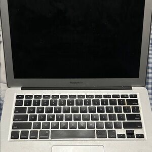 Apple MacBook Air *needs new hardrive*